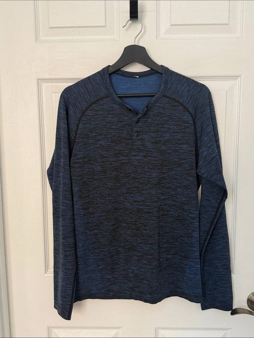 Lululemon men’s Metal Vent Tech Long Sleeve Henley